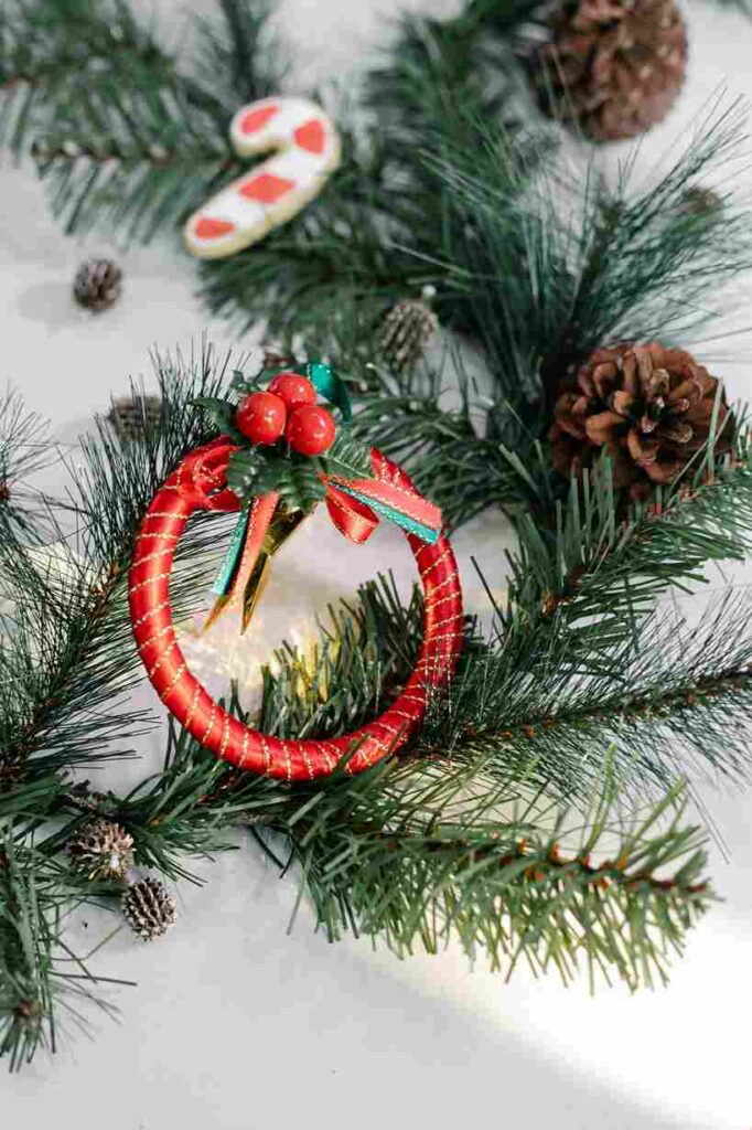 Minimal Wreath with Pine