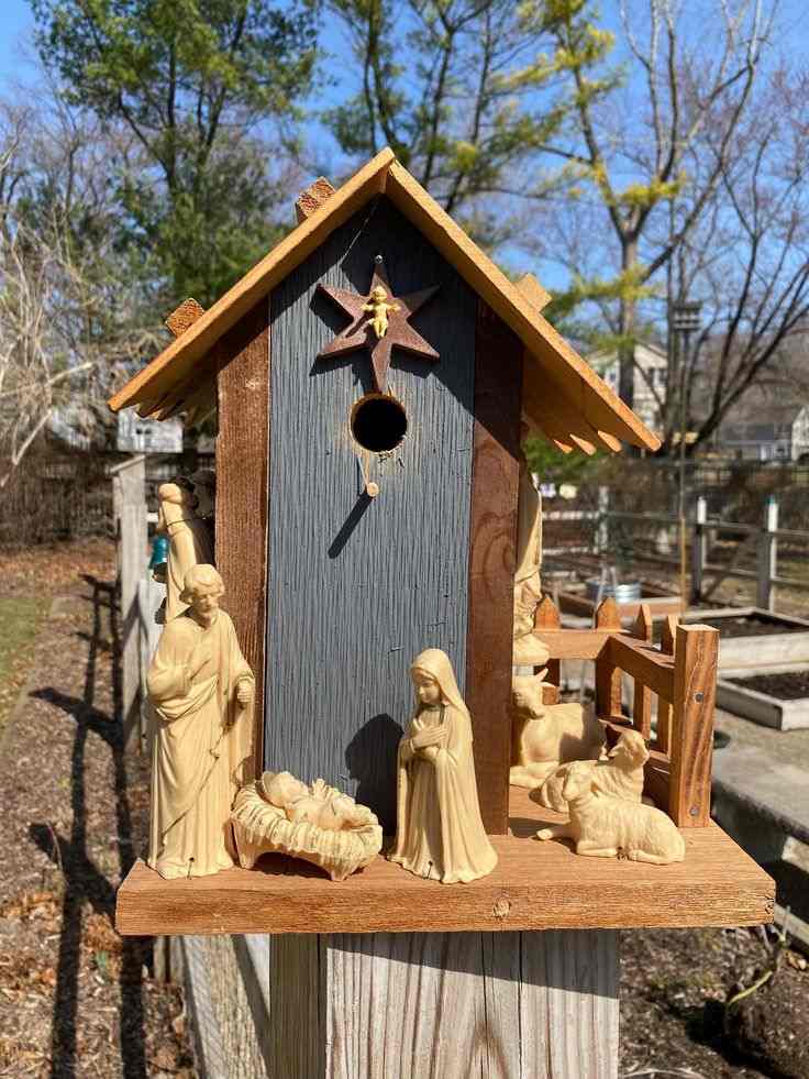 Nativity Scene Birdhouse