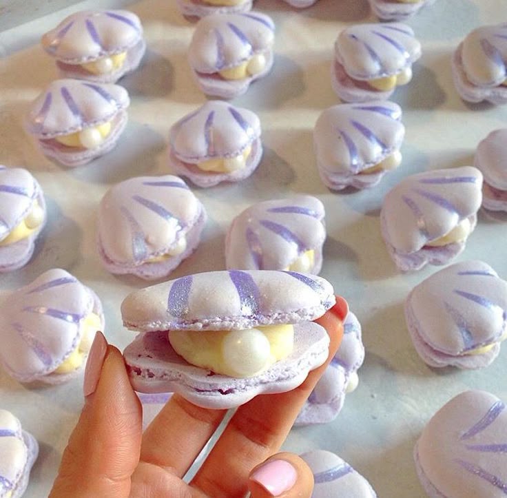 Clam Shell Macarons