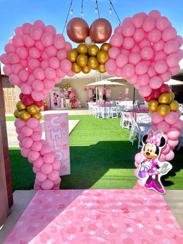 Minnie Mouse Welcome Entrance Arch
