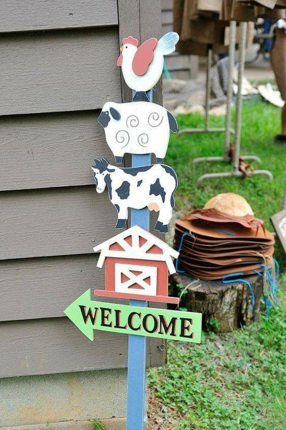 Barnyard Welcome Entrance
