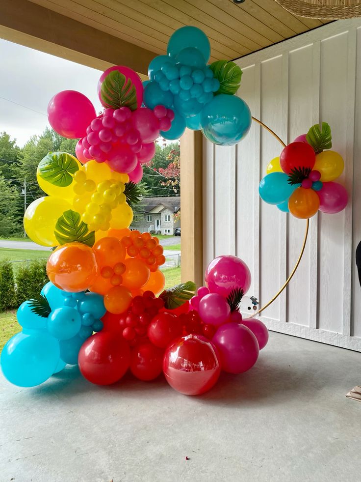 Tropical Balloon Splash Arch