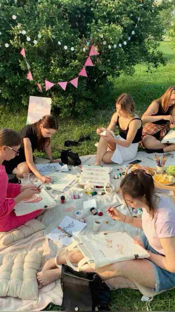 Outdoor Craft and Chill Night