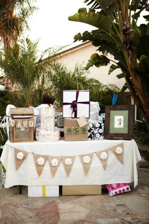 Simple Gift Table Setup