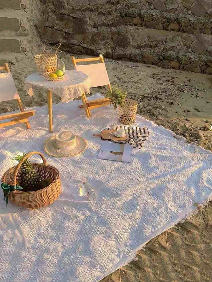 Neutral Rug Picnic Base