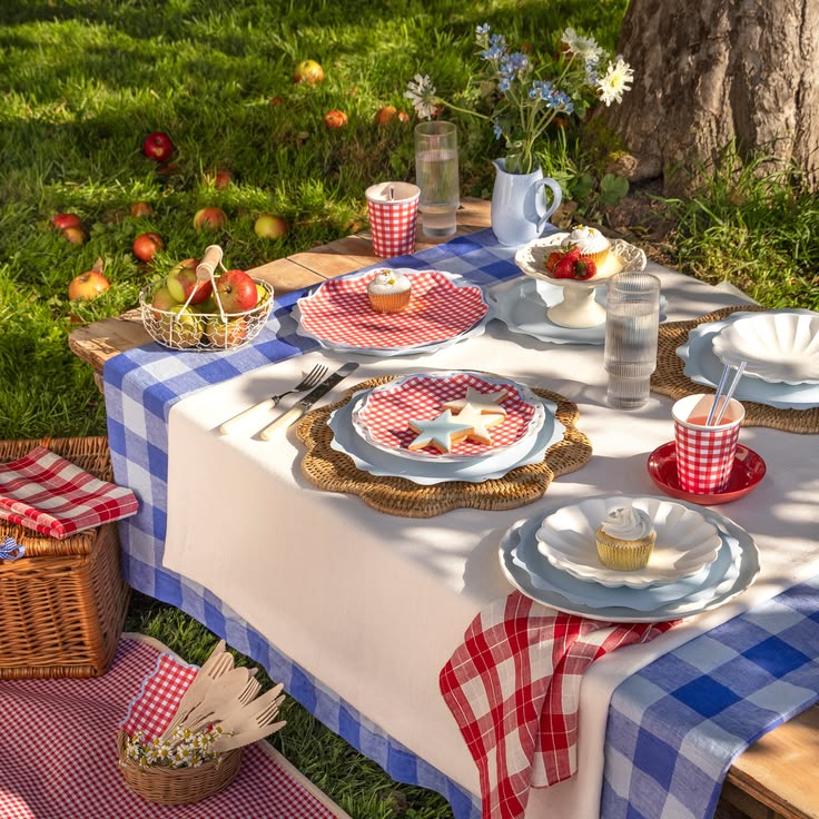 Vintage Patriotic Table Decor