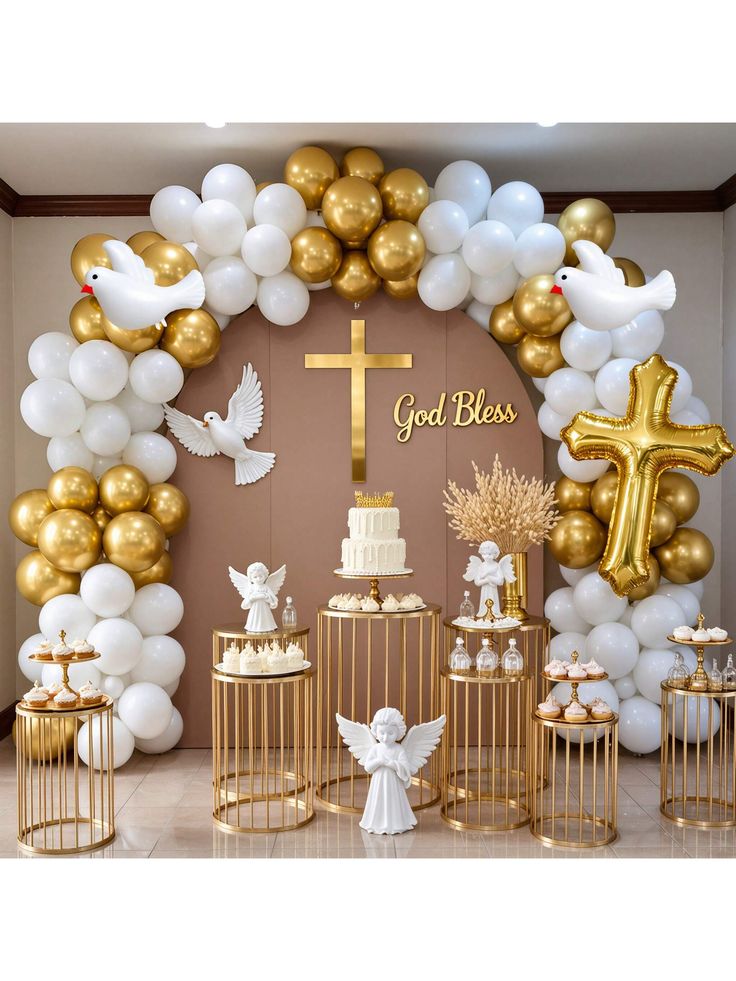 White and Gold Elegant Stage Decor